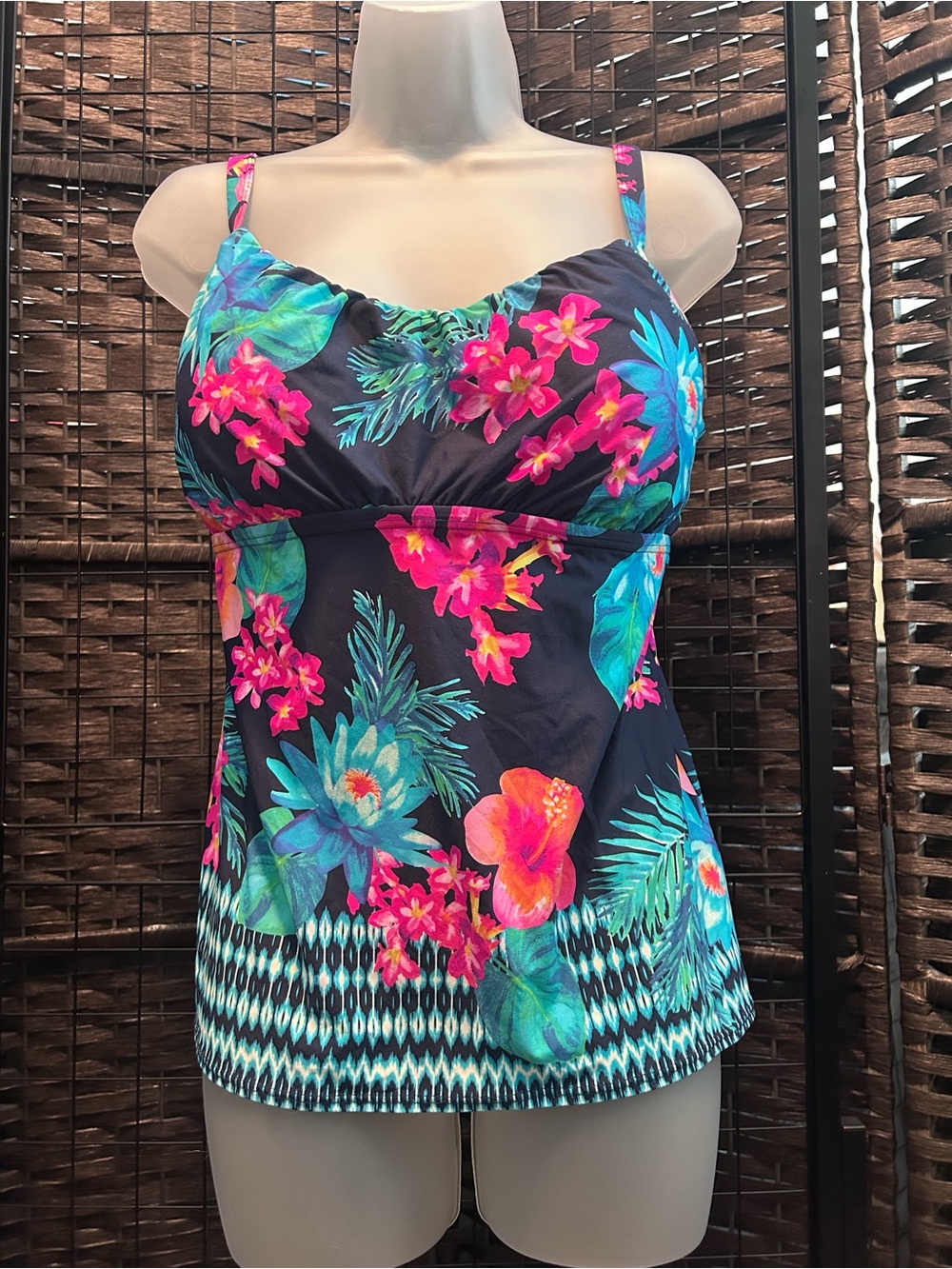 Coco reef multicolor Tropical Tankini Top Navy floral built-in underwire bra36DD